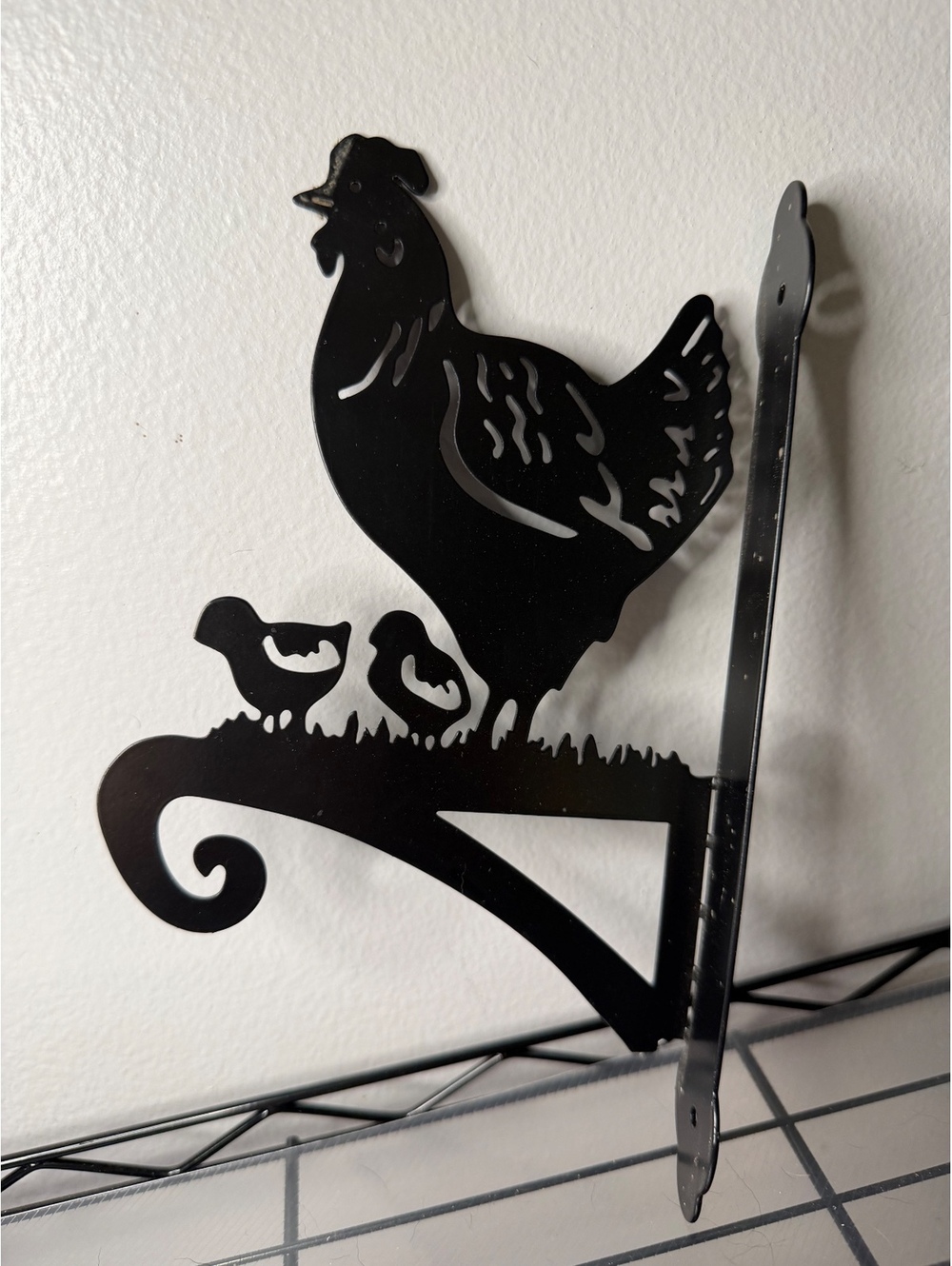 Black Metal Wall Hook with Hen and Chicks Design